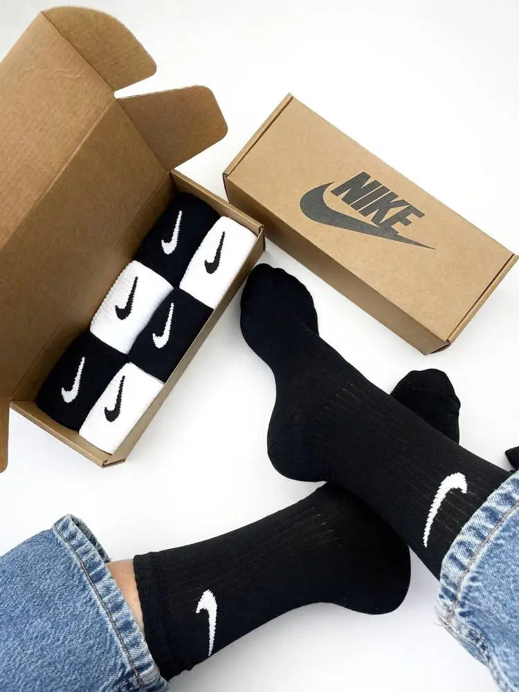 Подарунковий набір в крафт боксі високі чоловічі Шкарпетки Nike / найк - Білі-3 та чорні-3 -  у коробці 6 пар - фото 1